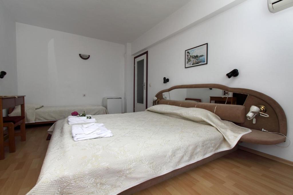 Family Hotel Verona Sozopol Bilik gambar