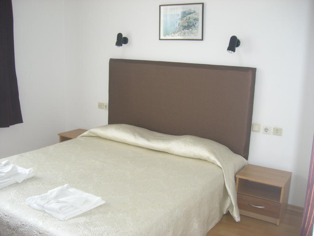 Family Hotel Verona Sozopol Bilik gambar